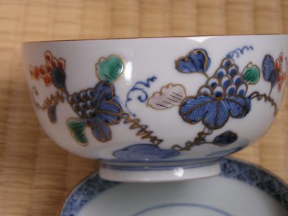 Chawan (lidded bowl) with grapes and grapevines, 1750-1780 - Image 2