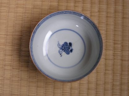 Chawan (lidded bowl) with grapes and grapevines, 1750-1780 - Image 4