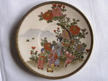 Cup and saucer with women, children and flowers, 1900-1920 - Image 8