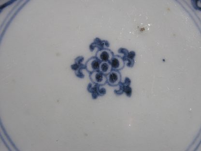 Small bowl with floral design, 1700-1730 - Image 6