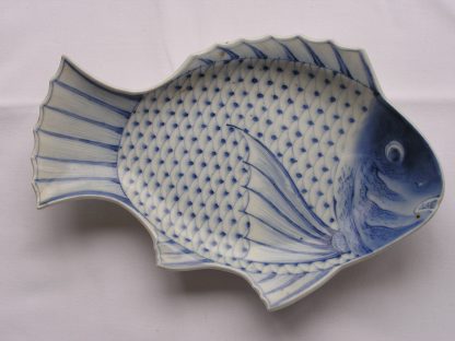 Plate with fish shape and decoration, 1800-1850