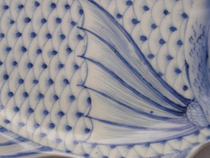 Plate with fish shape and decoration, 1800-1850 - Image 3