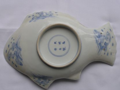 Plate with fish shape and decoration, 1800-1850 - Image 4