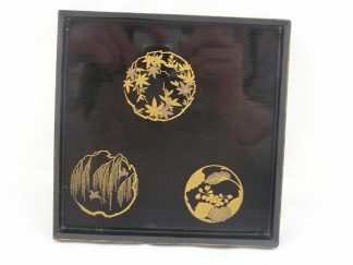 Small lacquer tray with floral decoration (#2), 1868-1912