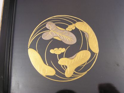 Small lacquer tray with floral decoration, 1868-1912 - Image 3