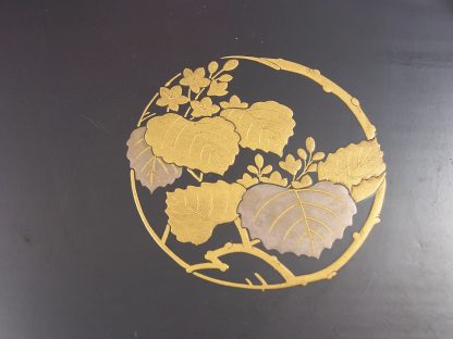 Small lacquer tray with floral decoration, 1868-1912 - Image 2