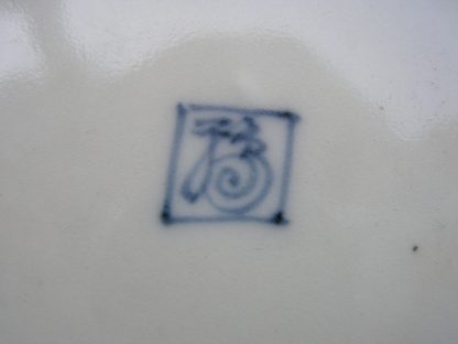Hirado plate with jars in Nabeshima style (1850-1900) - Image 6