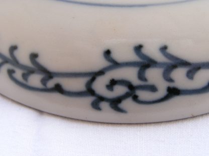 Hirado plate with jars in Nabeshima style (1850-1900) - Image 5