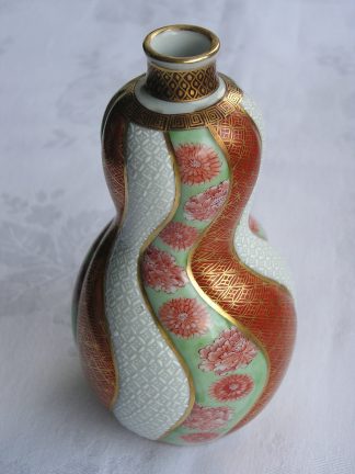 Tokkuri (sake bottle with brocade designs), 1912-1926