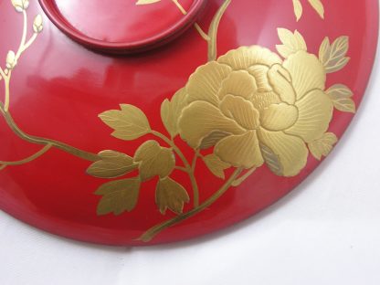 Lacquer sake cup with crane and peony, 1868-1912 - Image 6