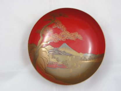 Lacquer sake cup with landscape, 1868-1912