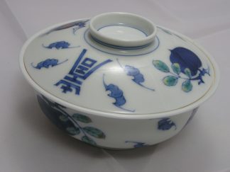 Lidded bowl (chawan) designed by Kakiemon XII (1917-1963)