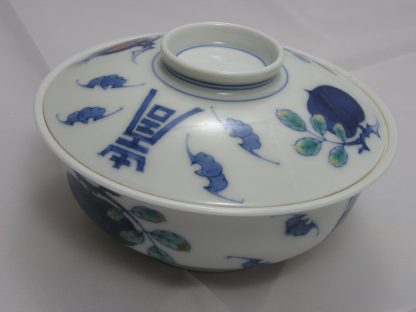 Lidded bowl (chawan) designed by Kakiemon XII (1917-1963)