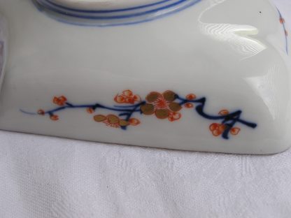 Small fan-shaped Fukagawa dish with carp, 1880-1900 - Image 5