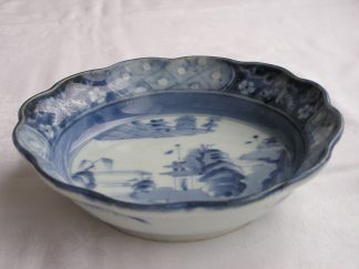 Small twelve-lobed bowl with landscape, 1780-1830