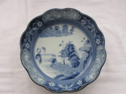 Small twelve-lobed bowl with landscape, 1780-1830 - Image 2