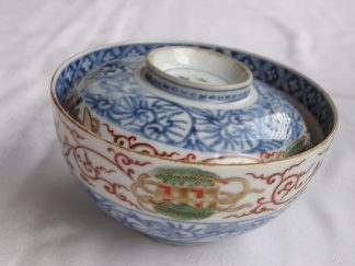 Chawan (lidded bowl) with kirin, dragon and karakusa, 1700-1730