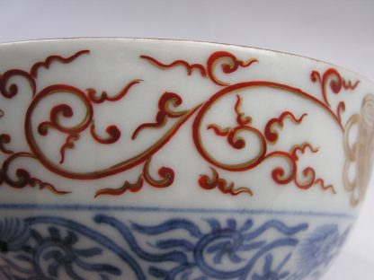Chawan (lidded bowl) with kirin, dragon and karakusa, 1700-1730 - Image 2