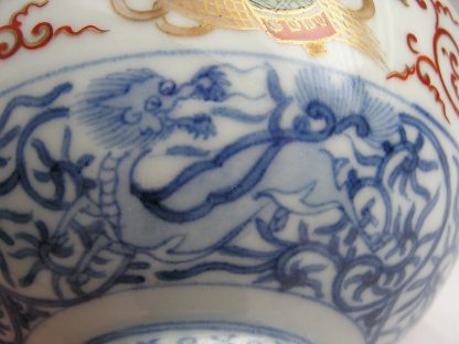 Chawan (lidded bowl) with kirin, dragon and karakusa, 1700-1730 - Image 6