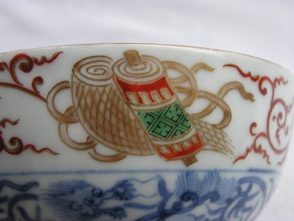 Chawan (lidded bowl) with kirin, dragon and karakusa, 1700-1730 - Image 5