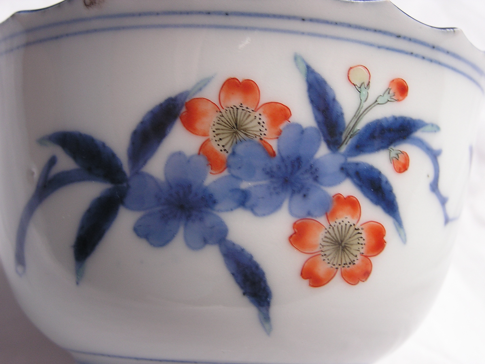 Imari cup with phoenix and cherry blossoms, 1790-1820 - Image 8