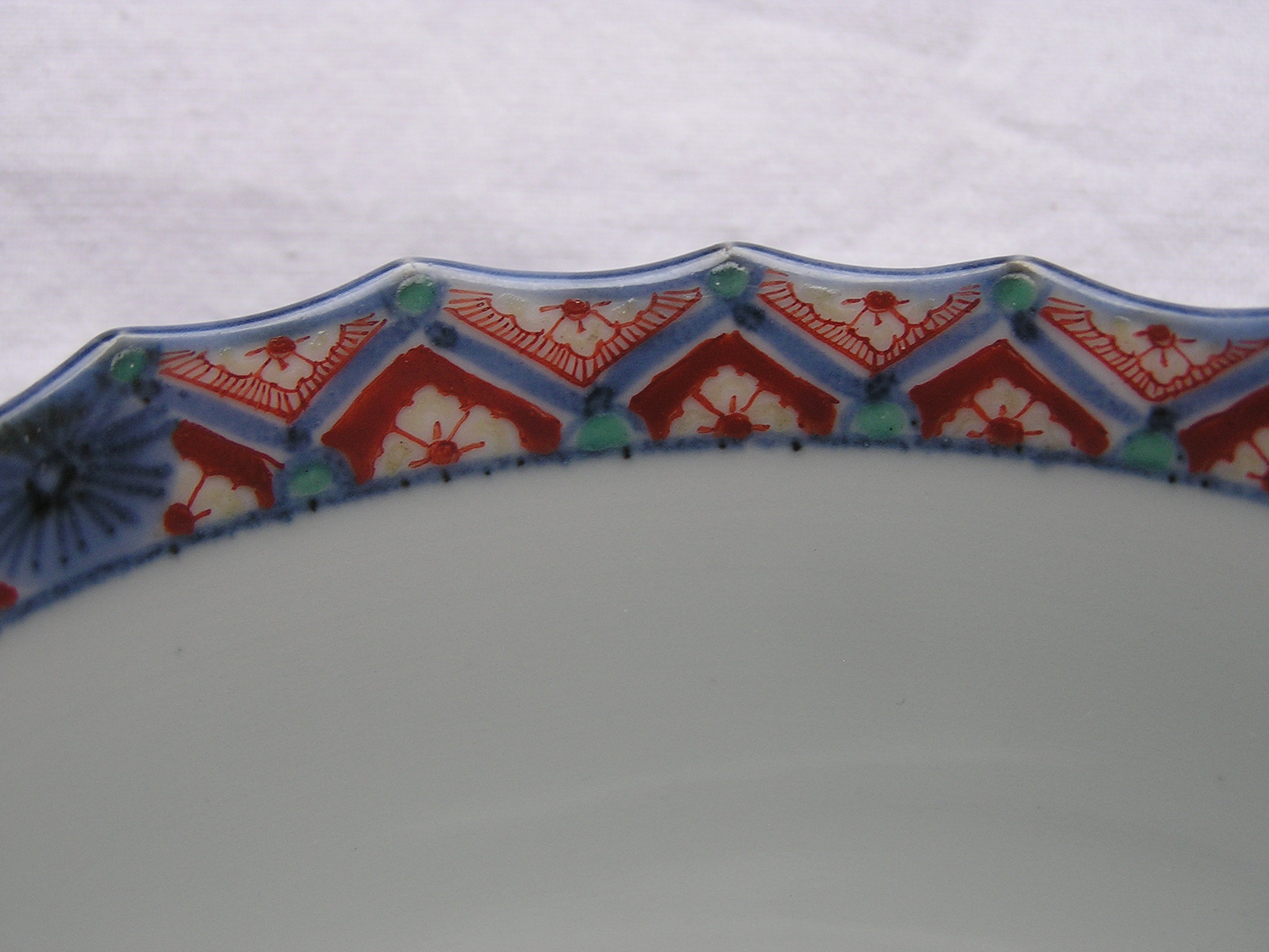 Imari cup with phoenix and cherry blossoms, 1790-1820 - Image 9