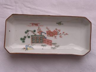 Kakiemon "nagazara" (rectangular plate) with floral decoration, 1700-1750