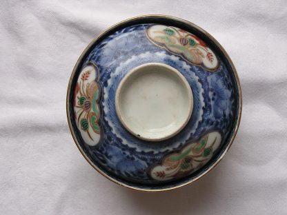 Lidded bowl (chawan) with floral design, 18th century - Image 2