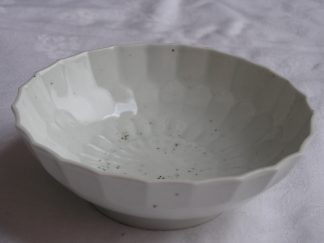 Arita bowl in chrysanthemum shape, 1680-1740