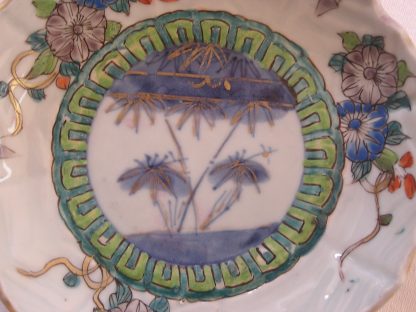 Eight-lobed plate with floral decoration, 1800-1830 - Image 4
