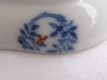 Shaped Fukagawa dish with floral decoration, 1912-1926 - Image 6