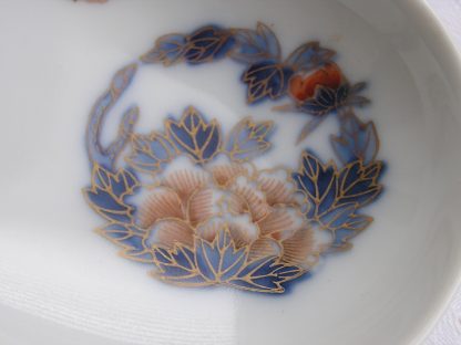 Shaped Fukagawa dish with floral decoration, 1912-1926 - Image 2
