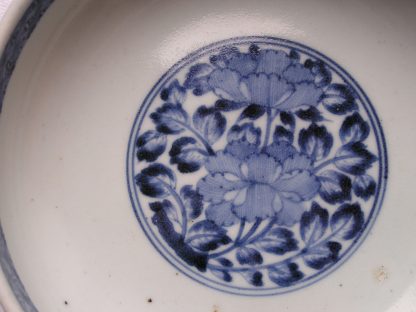 Arita bowl with peonies, 1740-1770 - Image 2