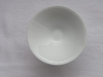Sake cup with sleeping Shojo, Kakiemon XII (1917-1963) - Image 3