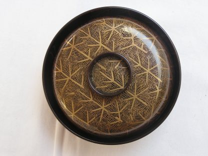 Lidded bowl with pine branches and cranes, 1868-1912 - Image 9