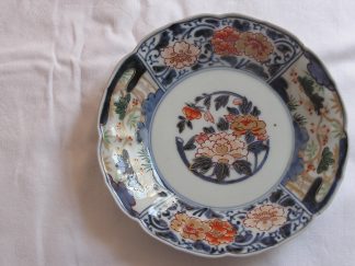 Eight-lobed plate with floral decoration, 1700-1730