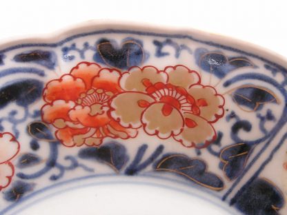 Eight-lobed plate with floral decoration, 1700-1730 - Image 3