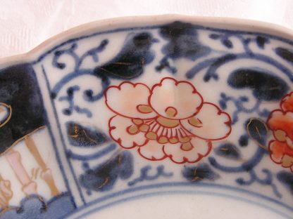 Eight-lobed plate with floral decoration, 1700-1730 - Image 2