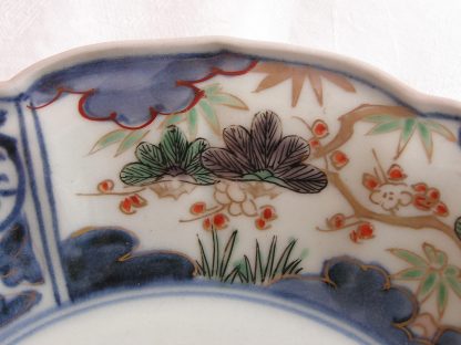 Eight-lobed plate with floral decoration, 1700-1730 - Image 4