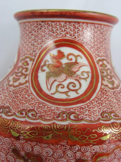 Kutani "Aka-e" vase with shishi and peonies, 1868-1912 - Image 4