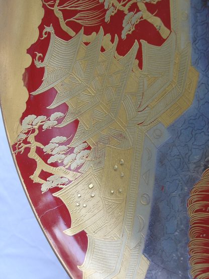 Large lacquer sake cup with castle in rain, 1868-1912 - Image 4