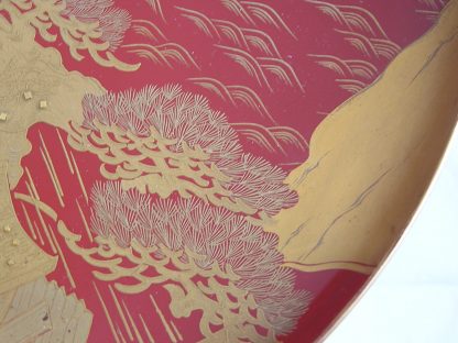 Large lacquer sake cup with castle in rain, 1868-1912 - Image 6