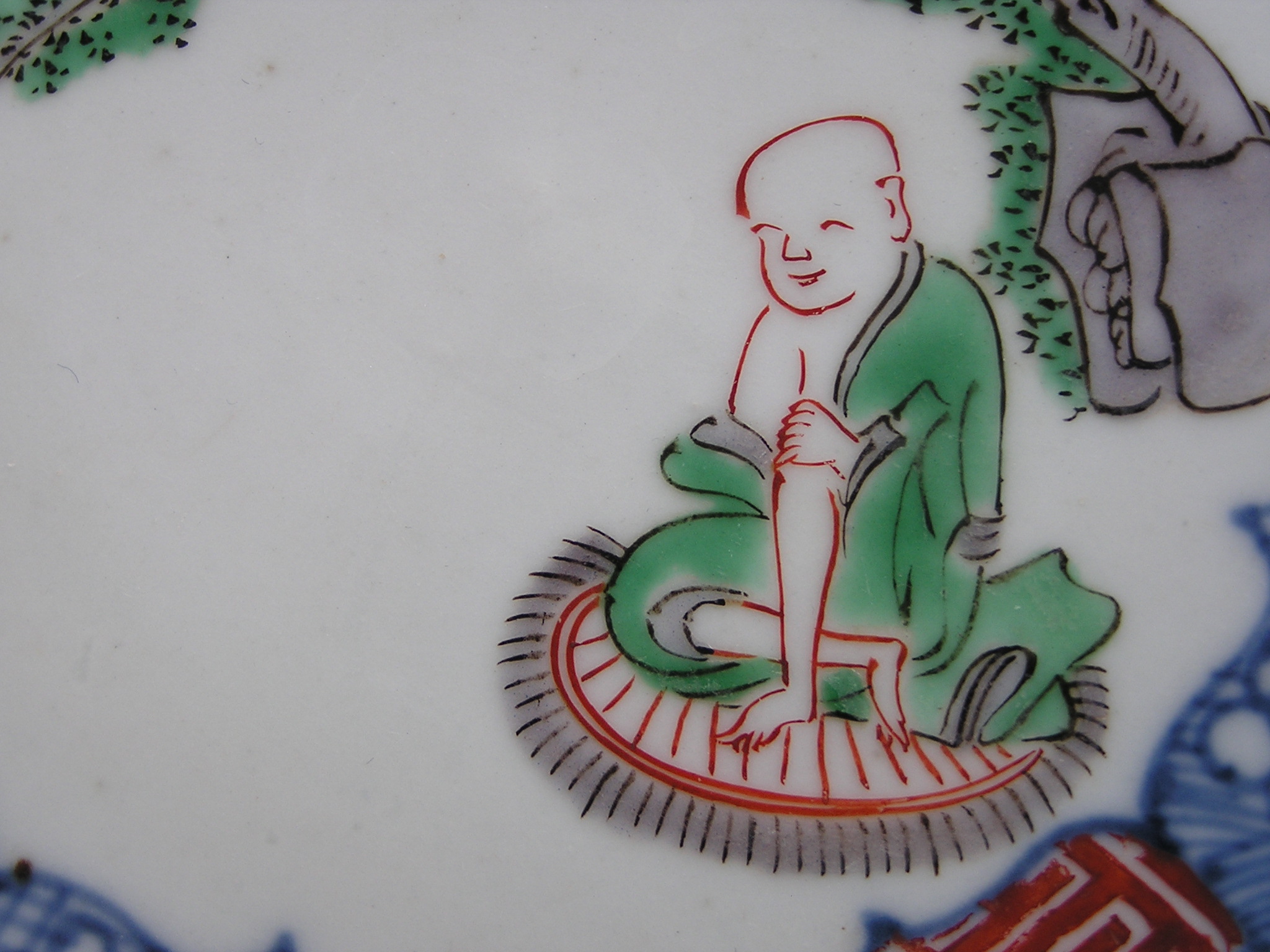 Lobed plate with monk meditating under tree and Chenghua mark, 1690-1730 - Image 2