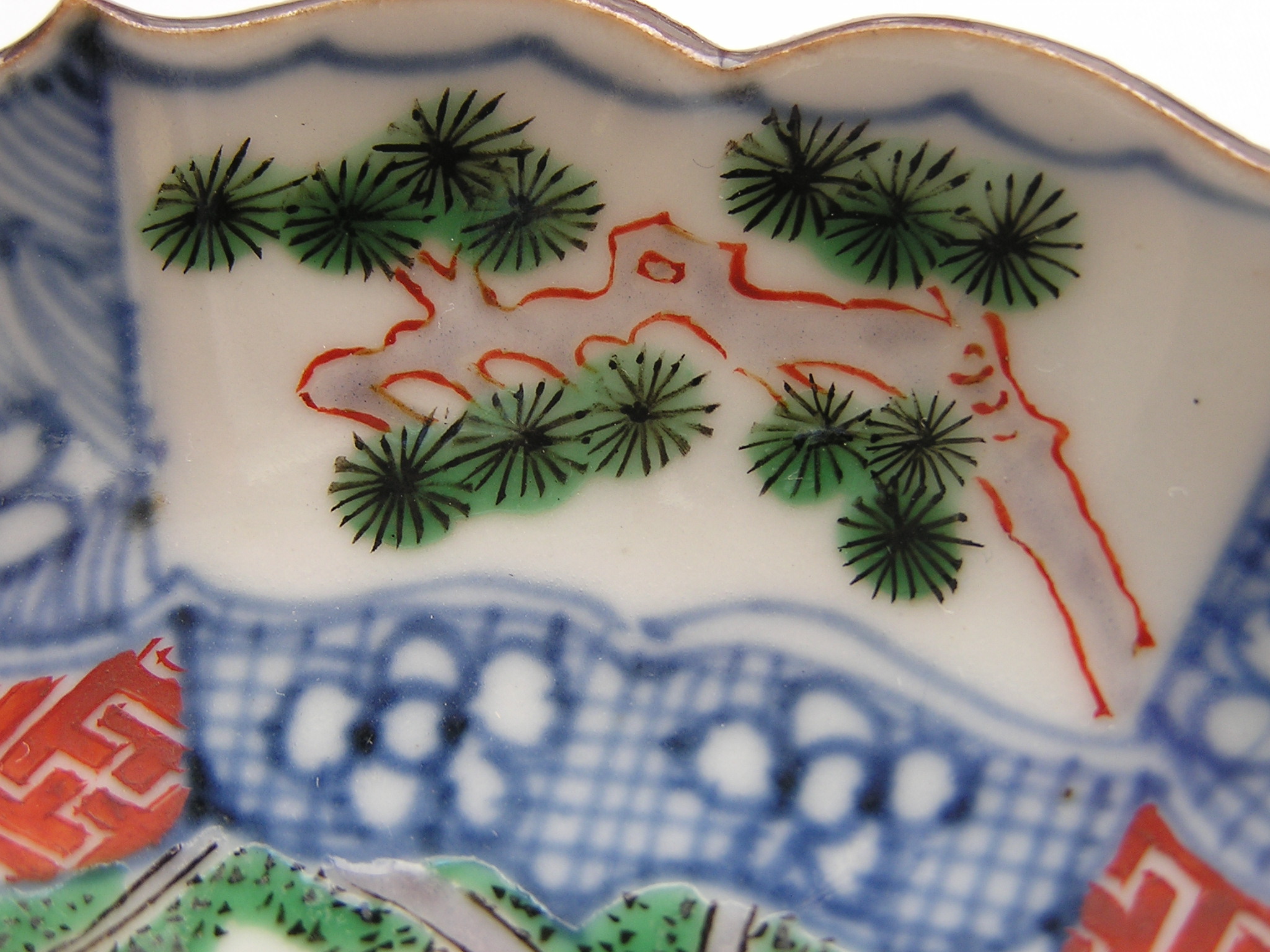 Lobed plate with monk meditating under tree and Chenghua mark, 1690-1730 - Image 3