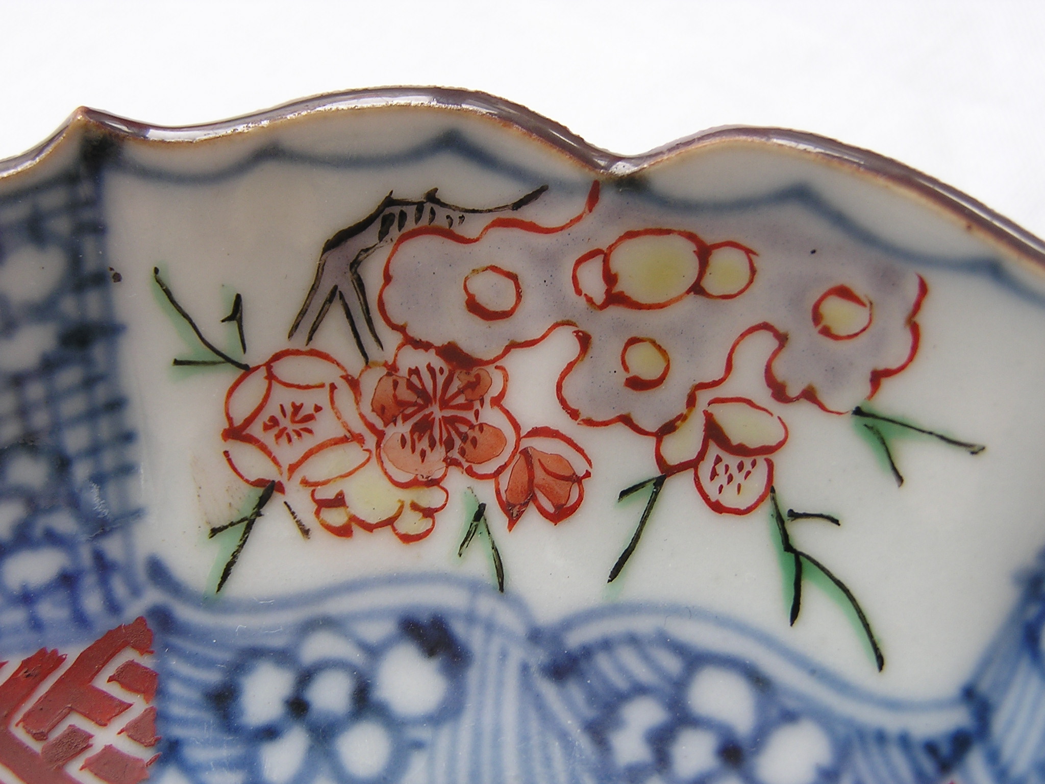 Lobed plate with monk meditating under tree and Chenghua mark, 1690-1730 - Image 4