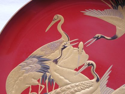 Large lacquer sake cup with cranes, 1868-1912 - Image 4