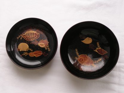 Lacquer chawan with sea shells, 1868-1912 - Image 2
