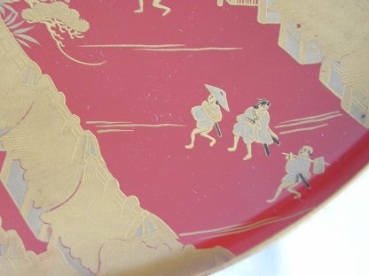 Large lacquer sake cup with seascape, 1868-1912 - Image 4