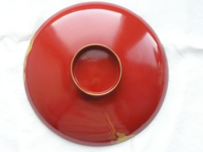 Large lacquer sake cup with seascape, 1868-1912 - Image 8