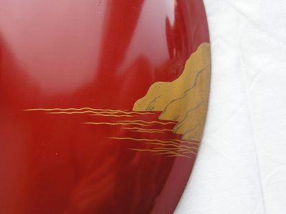 Large lacquer sake cup with seascape, 1868-1912 - Image 9
